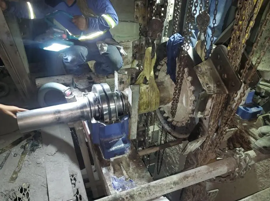 Cambio de Rodamientos Elevador de Cangilones para Cemento