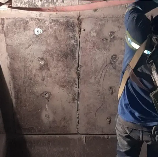 Instalación de Blindaje Dentro de Tolva en Colector de Polvo